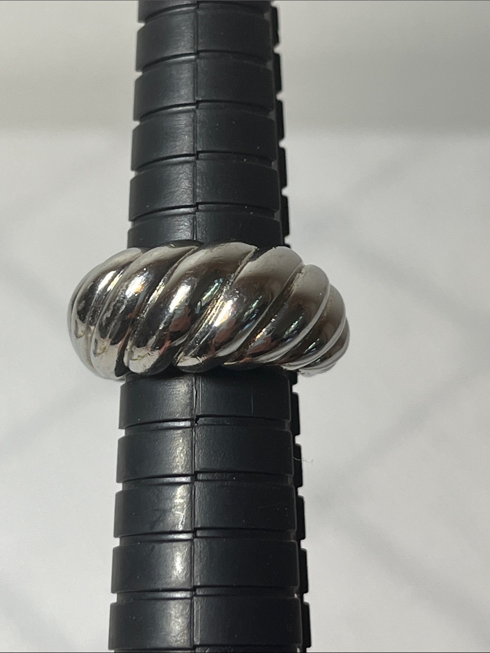 Dyrberg/Kern Polished Twisted Ribbed dome ring "croissant" style
Size 6
Stamped